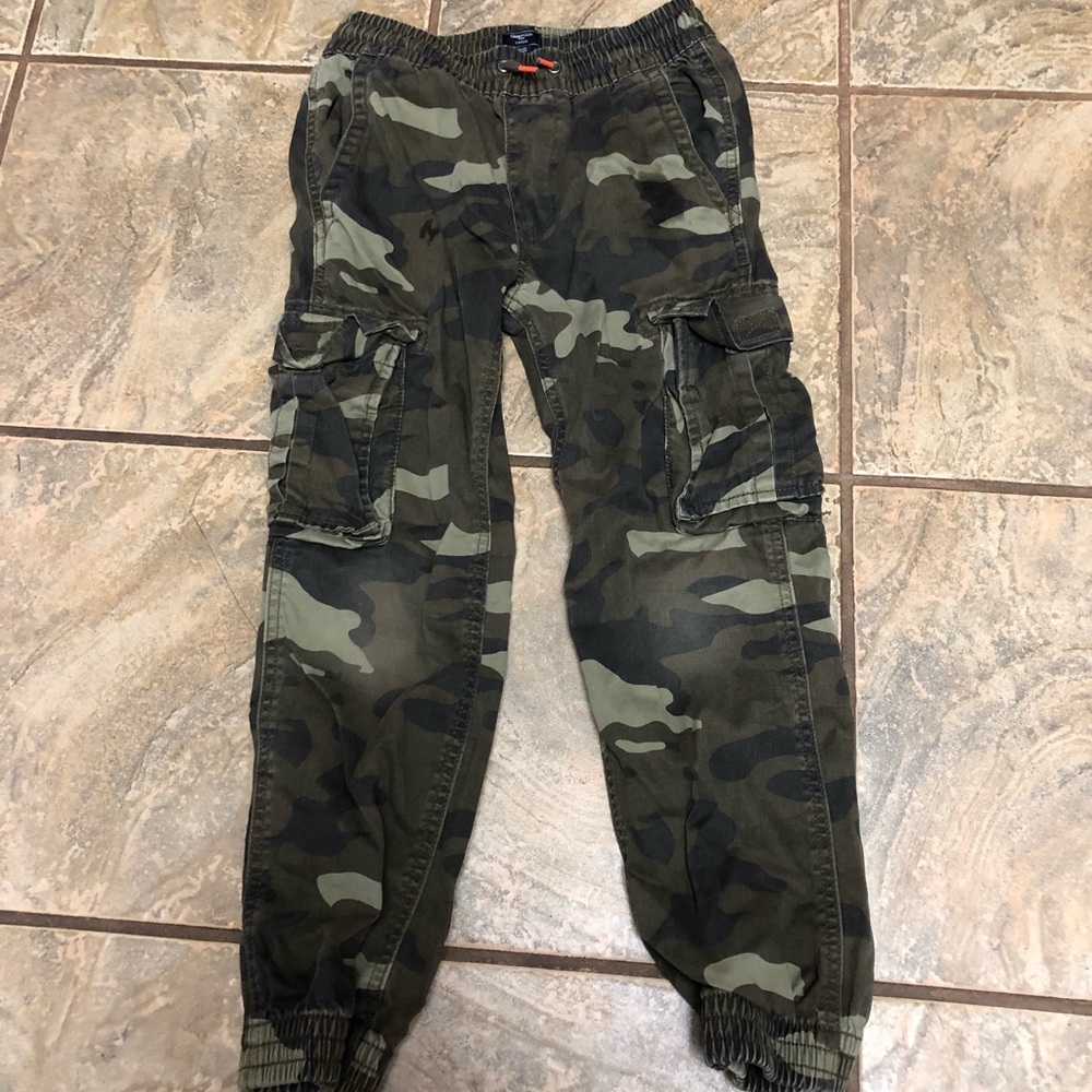 Gap Kids Camo Cargo Pants, size medium